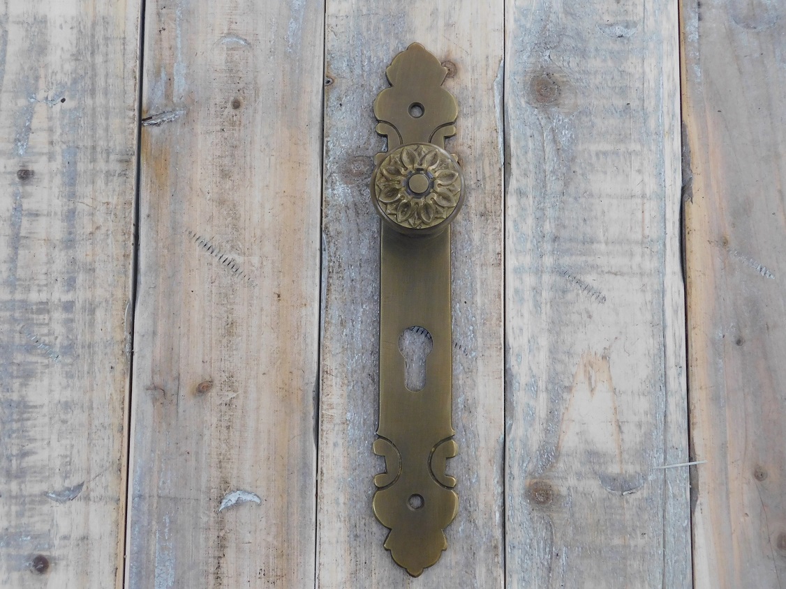 Smalle deurknop met een lange plaat messing antiek, Half-set voor de deur PZ 92