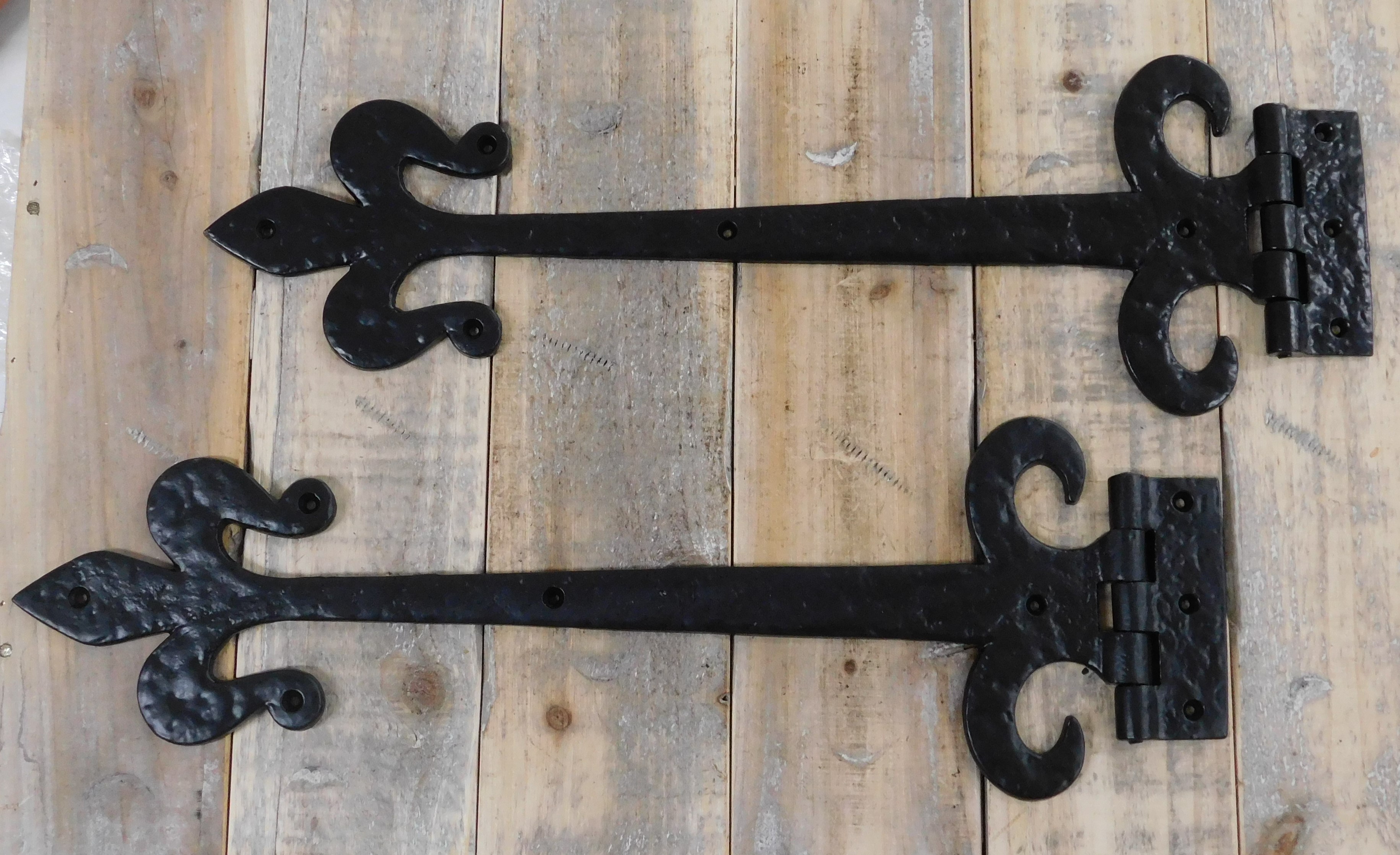 klassische Flügelbandscharniere mittelalterliche Türmöbel antik, Scharnier für Schranktüren, Scharnier für Fensterläden.