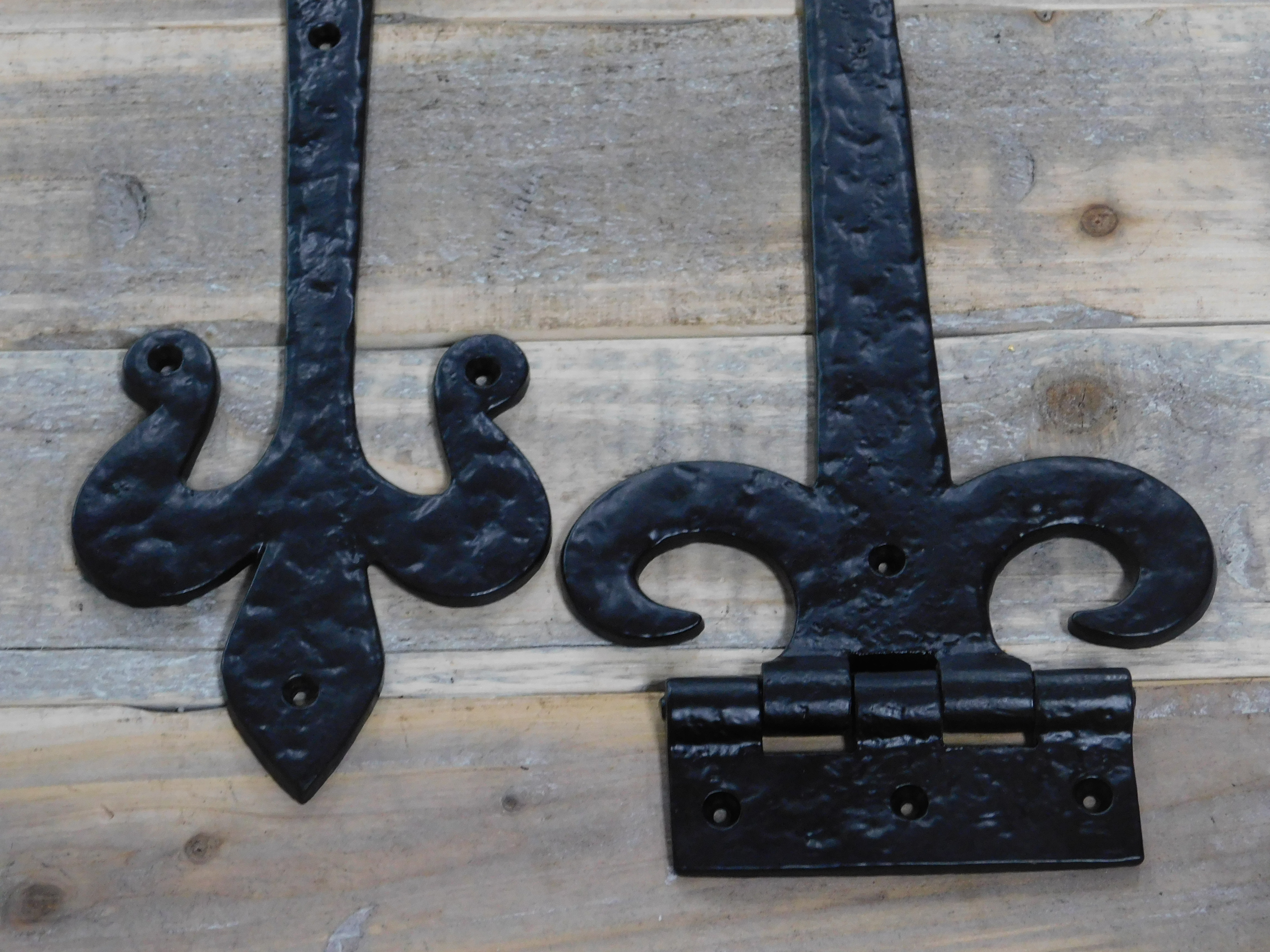 Set van 2 klassieke vleugel-band scharnieren middeleeuwse deurbeslag antiek, kastdeur schanier, raamluikscharnier.