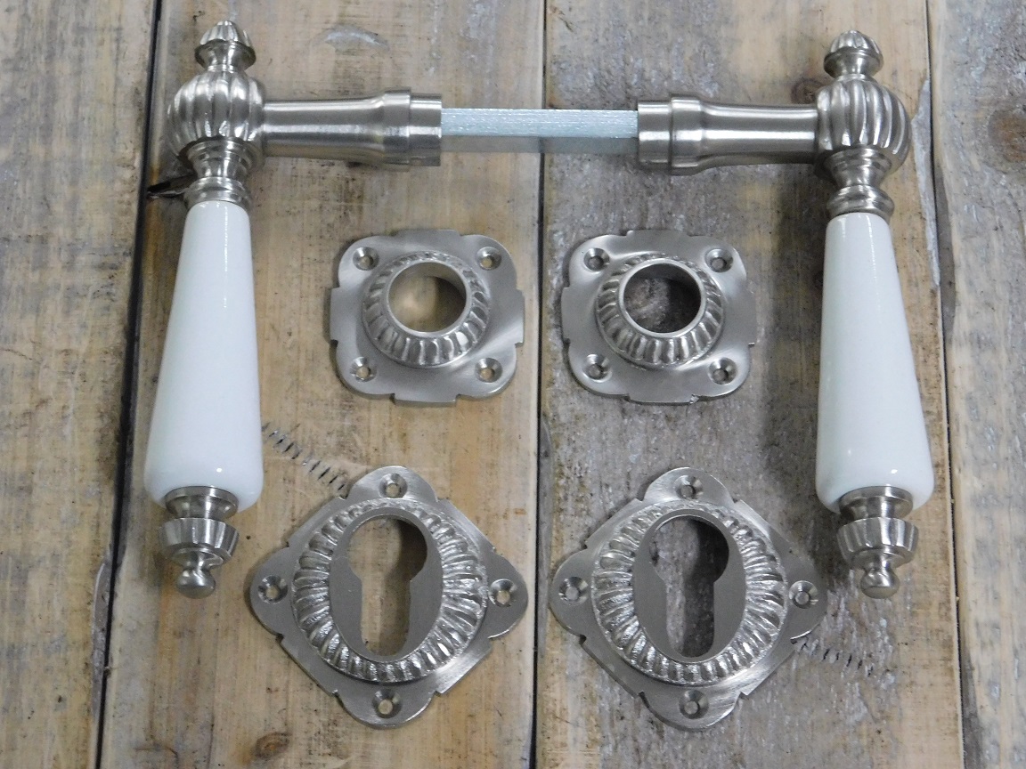 Set deurbeslag - cilinder slot geschikt - mat nikkel met witte porseleinen grepen