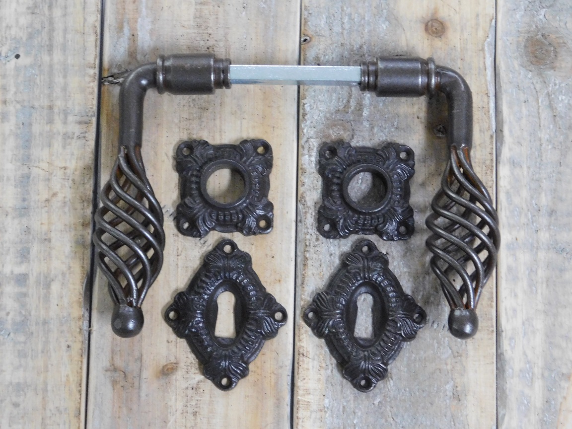 Set of door hardware farmhouse best. 2 latches, 2 knobs, rosettes, 2 lock rosettes, incl.mandrel - for interior doors, iron brown waxed