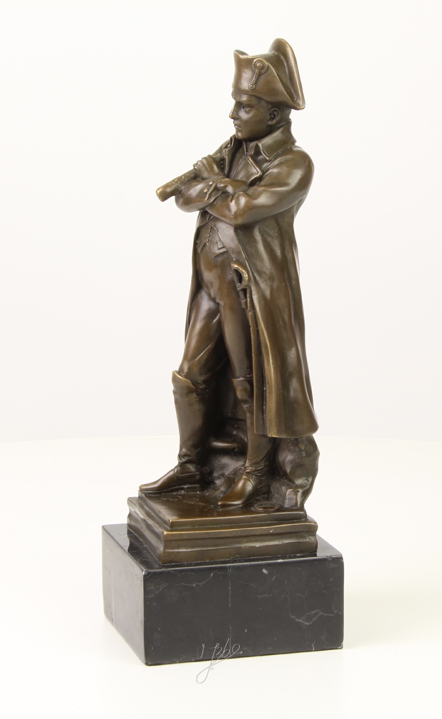 Een bronzen beeld van Napoleon