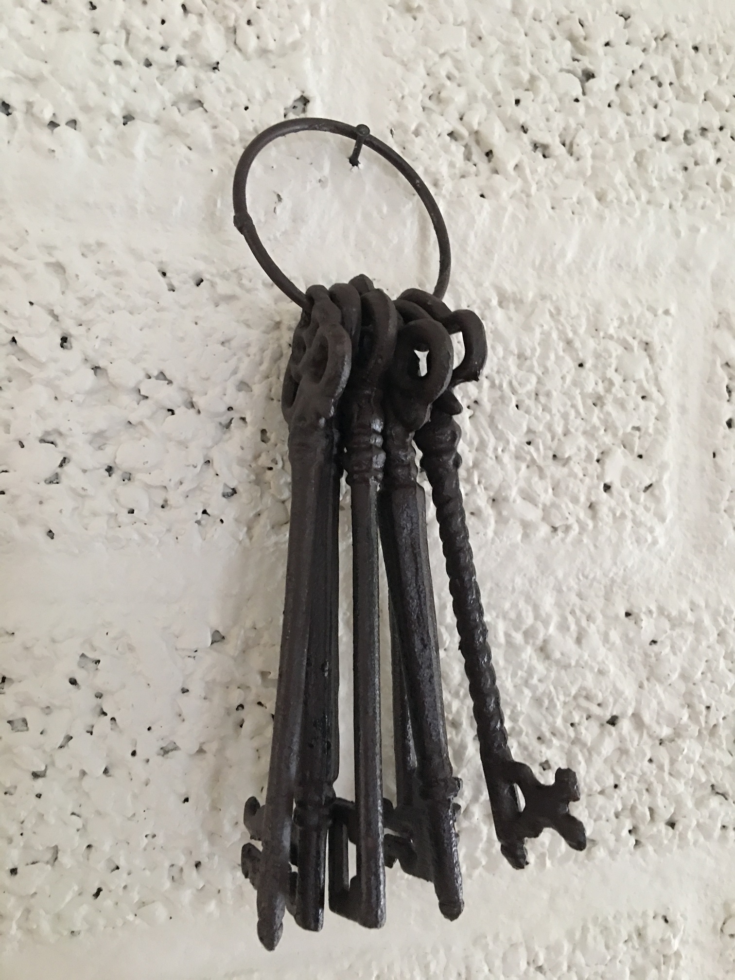 Middeleeuwse sleutelbos als decoratie met 6 sleutels