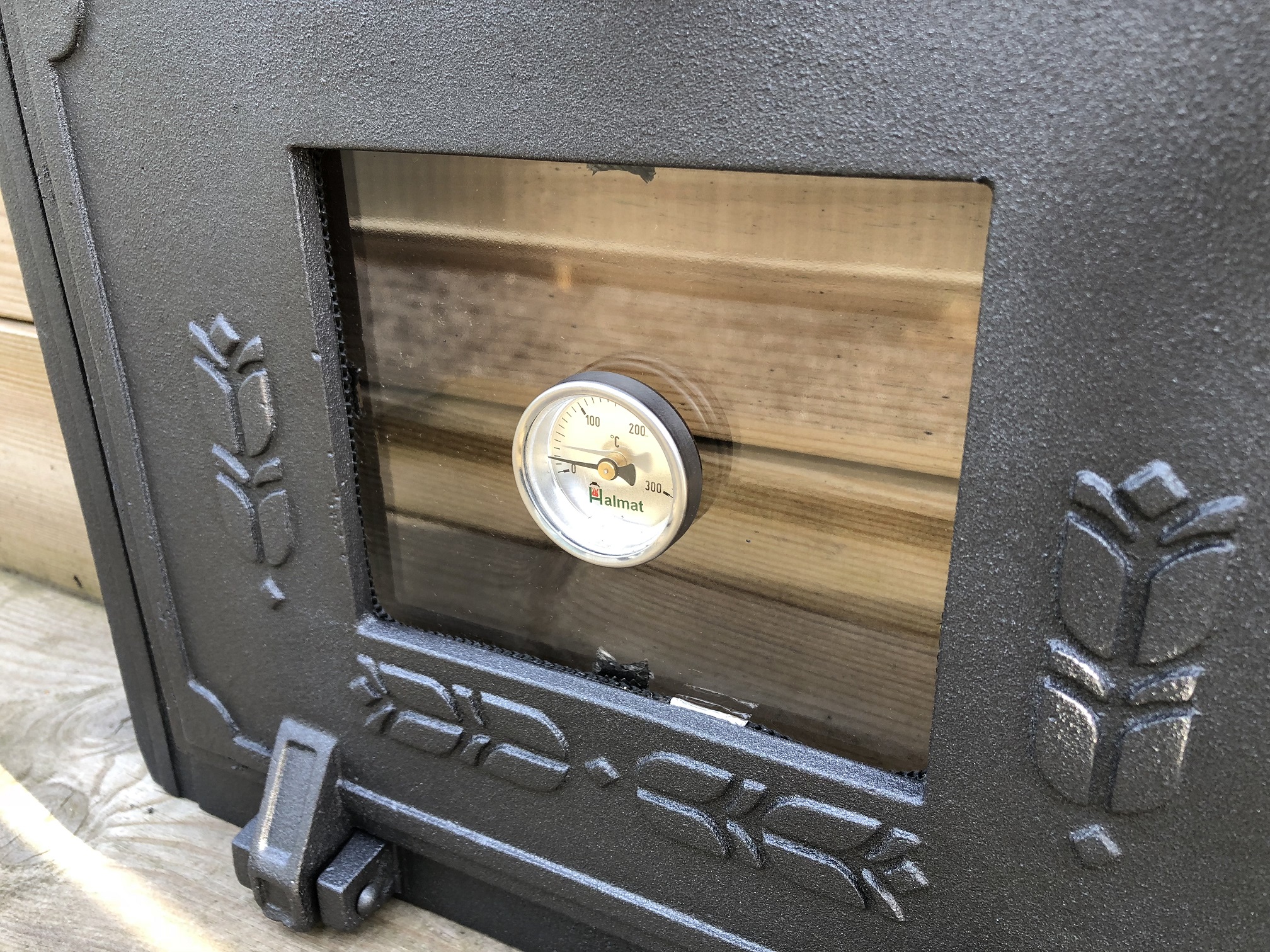 Ovendeur voor de kachel of oven+ temperatuur meter, kachel is van gietijzer.