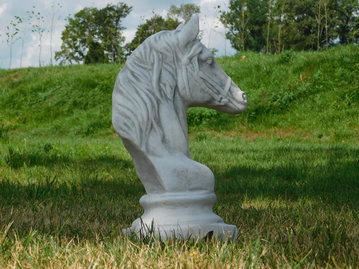 Beeld Paardenhoofd - vol steen - wit met grijze tinten