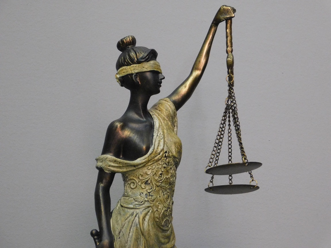 Beeld - Vrouwe Justitia - polystone -  bronskleur