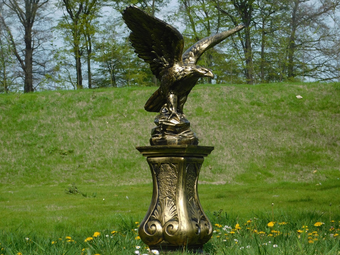 Adler im Flug - Polystone - gold/schwarz