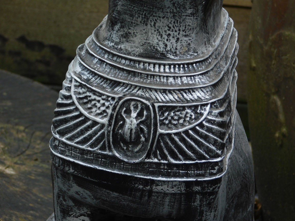 Bastet de Egyptische katten godin, sculptuur van Polystone zwart/grijs