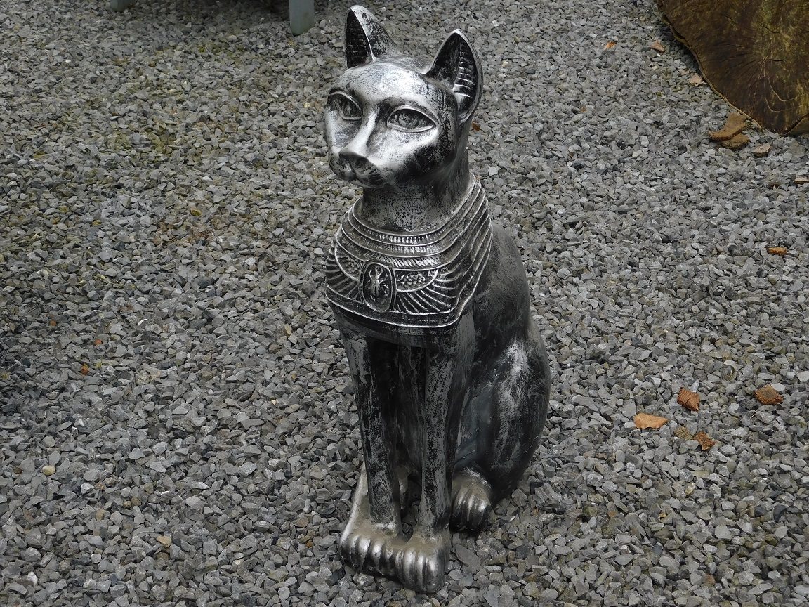 Bastet de Egyptische katten godin, sculptuur van Polystone zwart/grijs