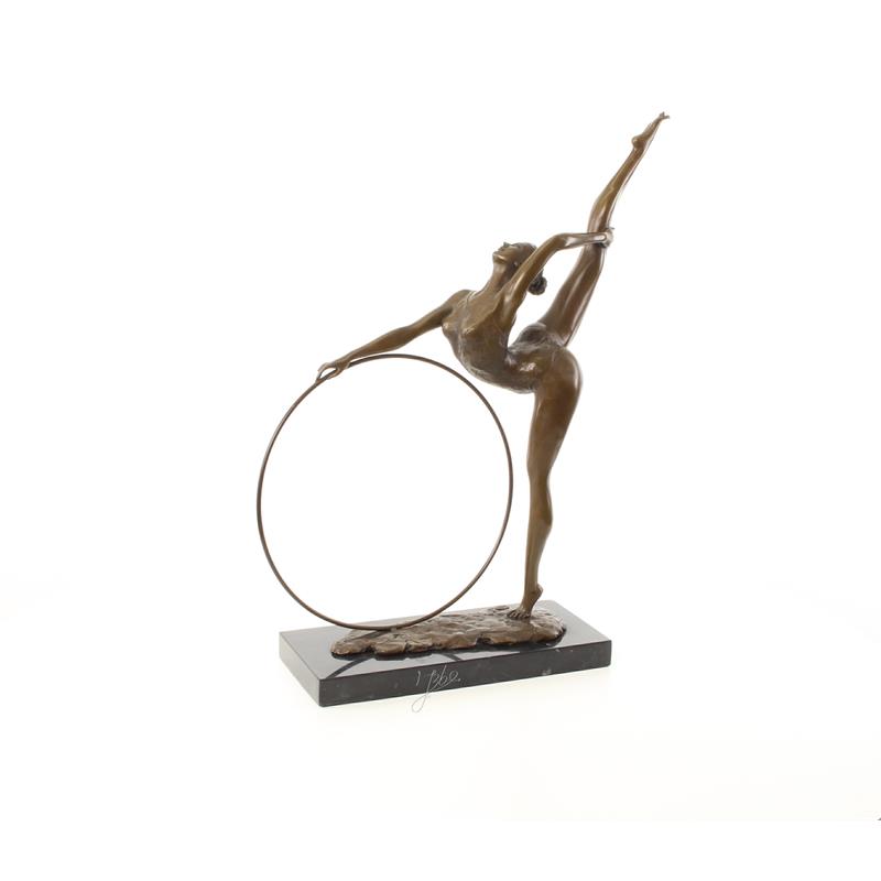 Een bronzen beeld/sculptuur van een hoelahoep danseres