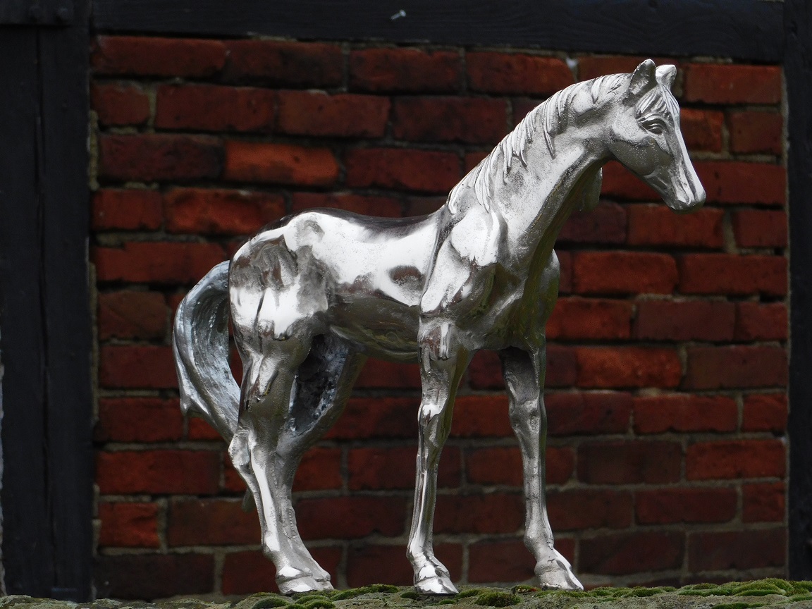 Statue Pferd - alu vernickelt - Dekorationsartikel