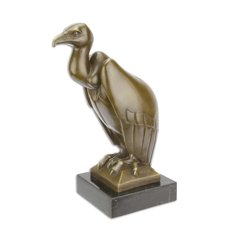 Een bronzen beeld/sculptuur van een gier