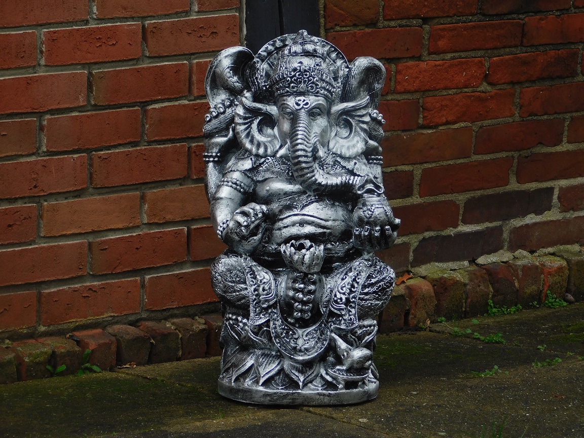 Beeld Ganesha - zilvergrijs met zwart - polystone - gedetailleerd