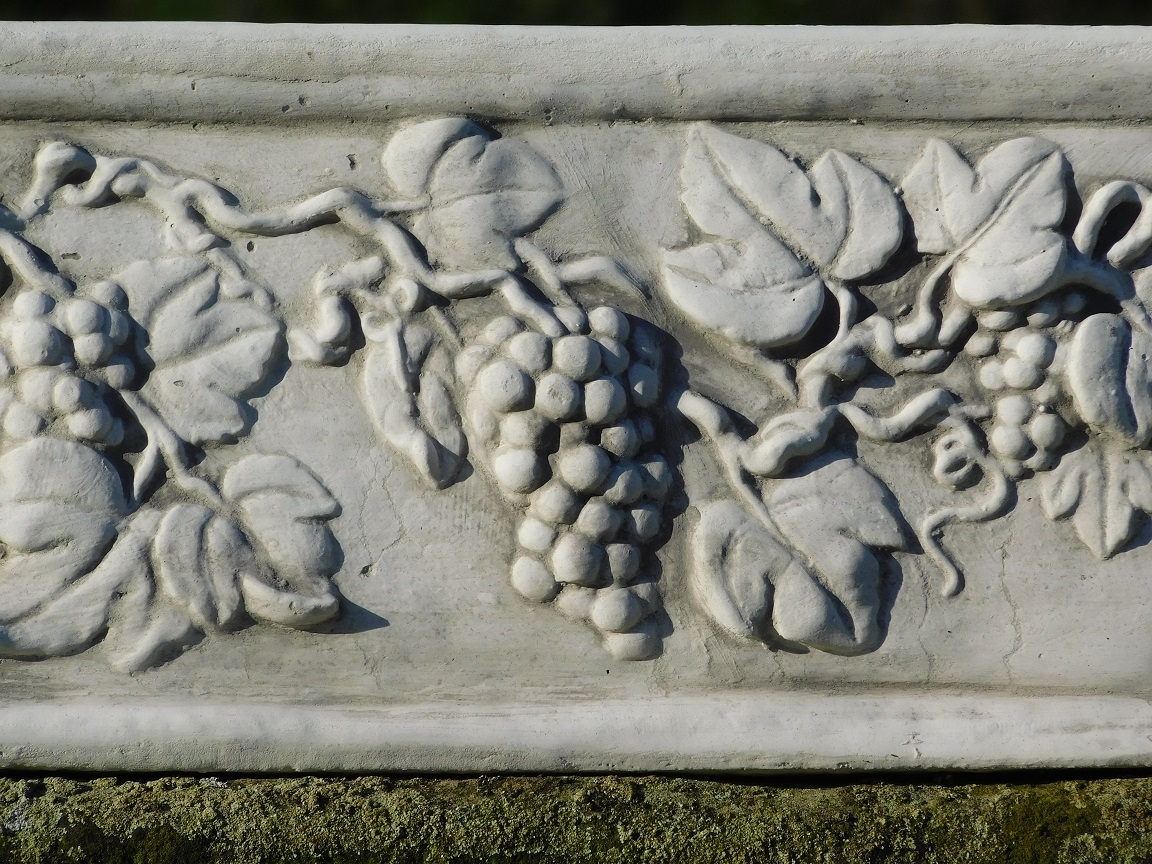 Flower box with bunches of grapes - 70 cm - Stone