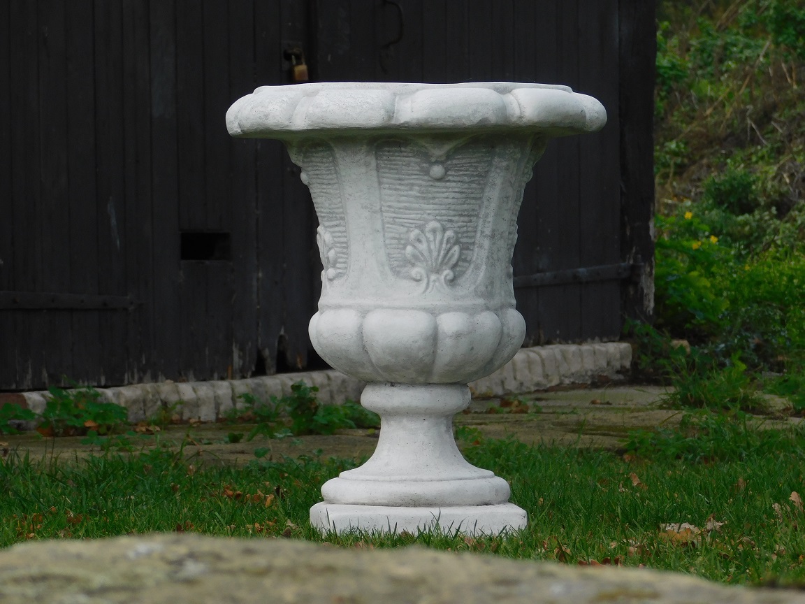 Decorative flower pot on base - full stone 