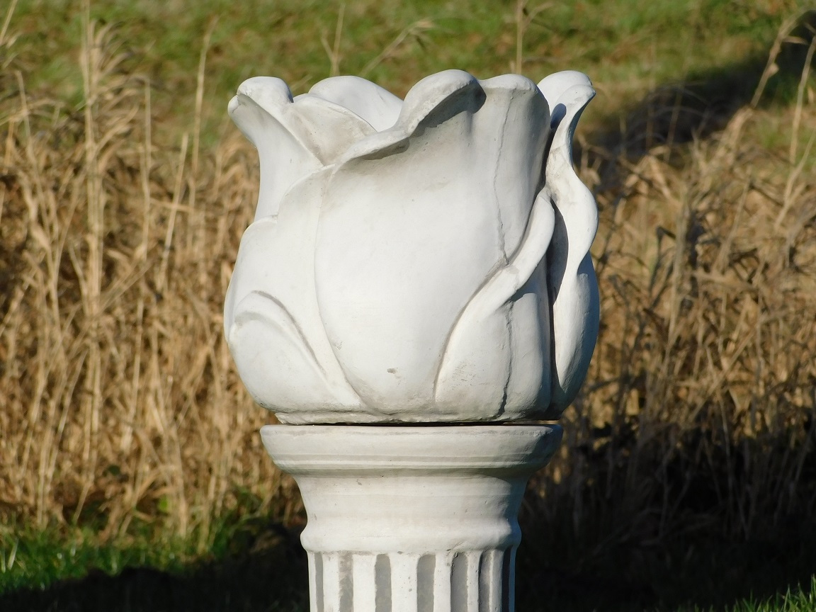 Blumentopf Tulpe auf Sockel - 95 cm - Stein