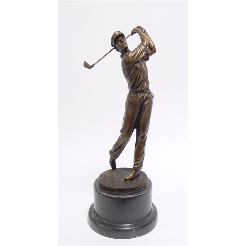 Een bronzen beeld/sculptuur van een golfer, met pet