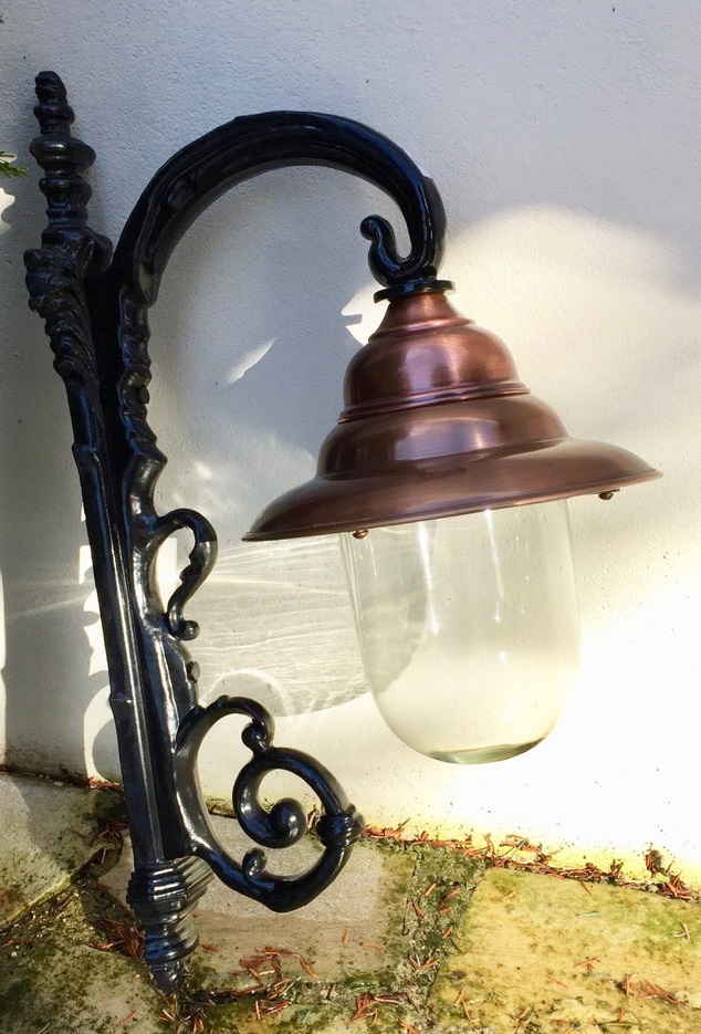 Wandlamp eeuwwisseling lamp Met koperen lampenkap buitenlamp stallamp