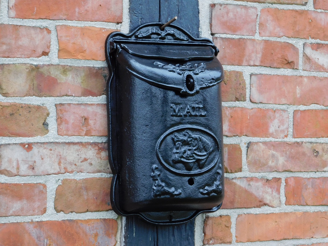Mailbox ''Mail'' - Black - Cast iron