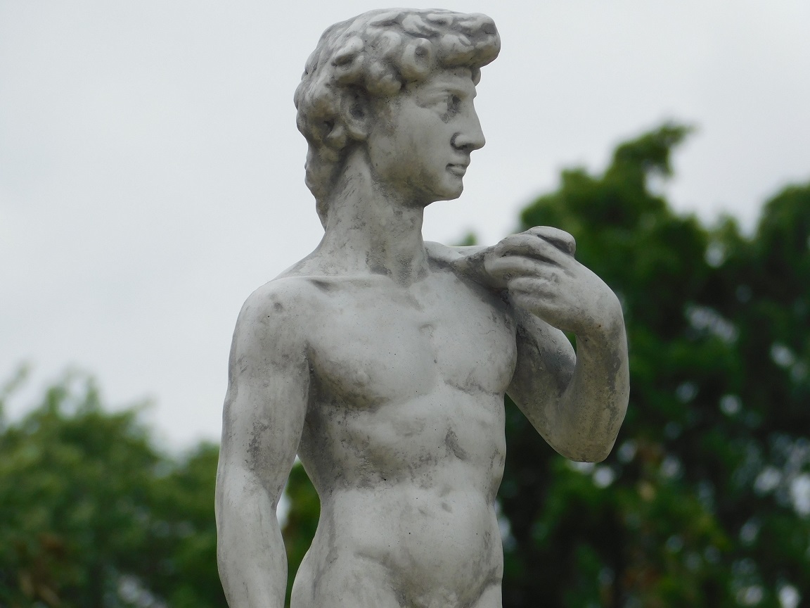 Statue David on Pedestal | 105 cm High | Stone | White and Grey Shades