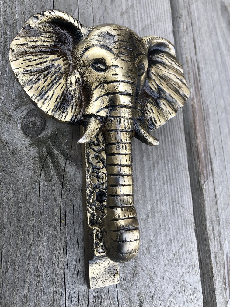 Beautiful door knocker elephant, very nice design, metal brass.