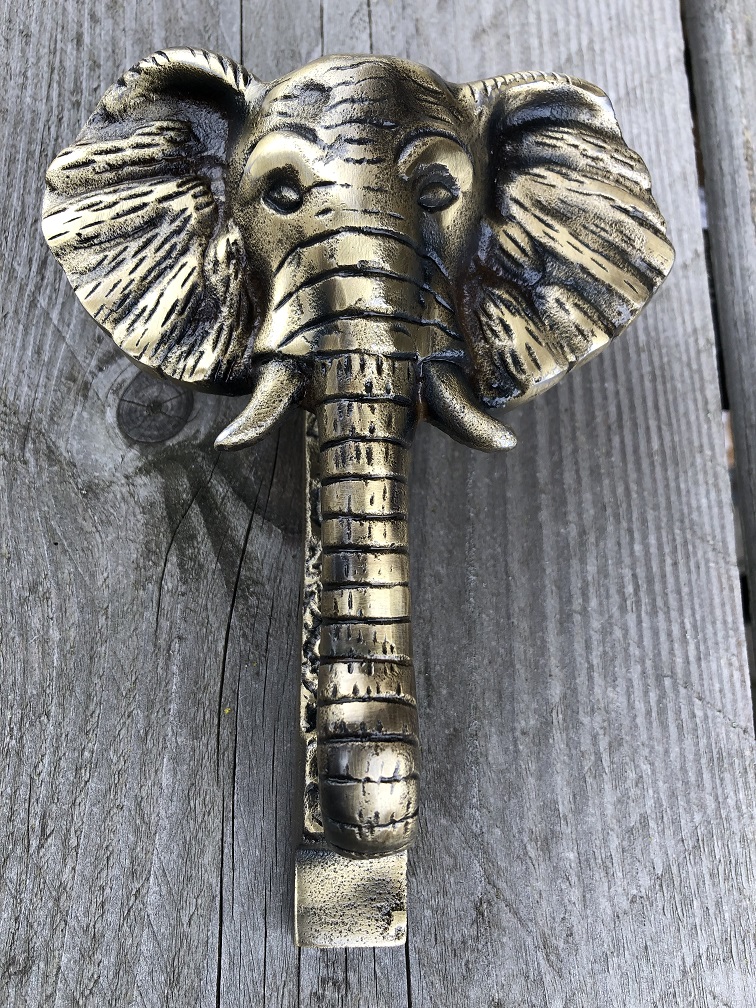 Beautiful door knocker elephant, very nice design, metal brass.