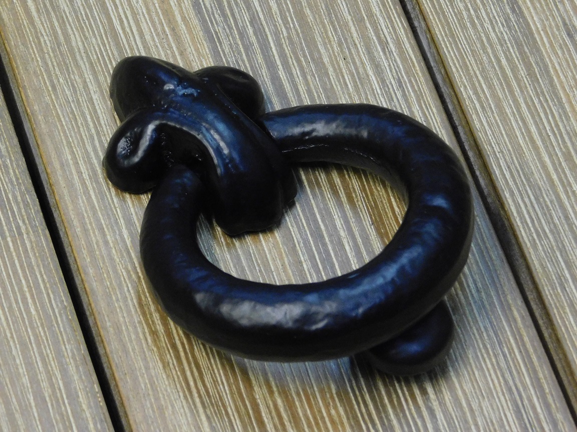 Door knocker with French lily - cast iron - black powder coating