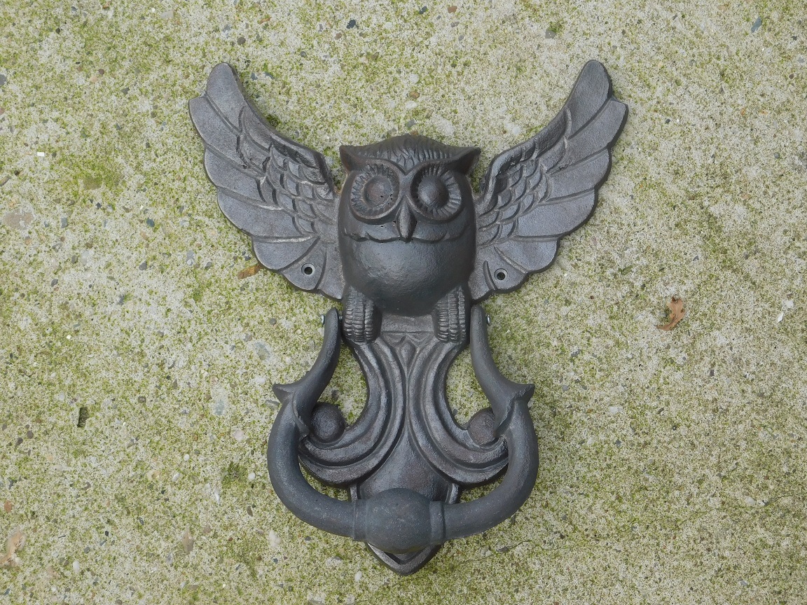Sturdy door knocker Owl - cast iron - grey