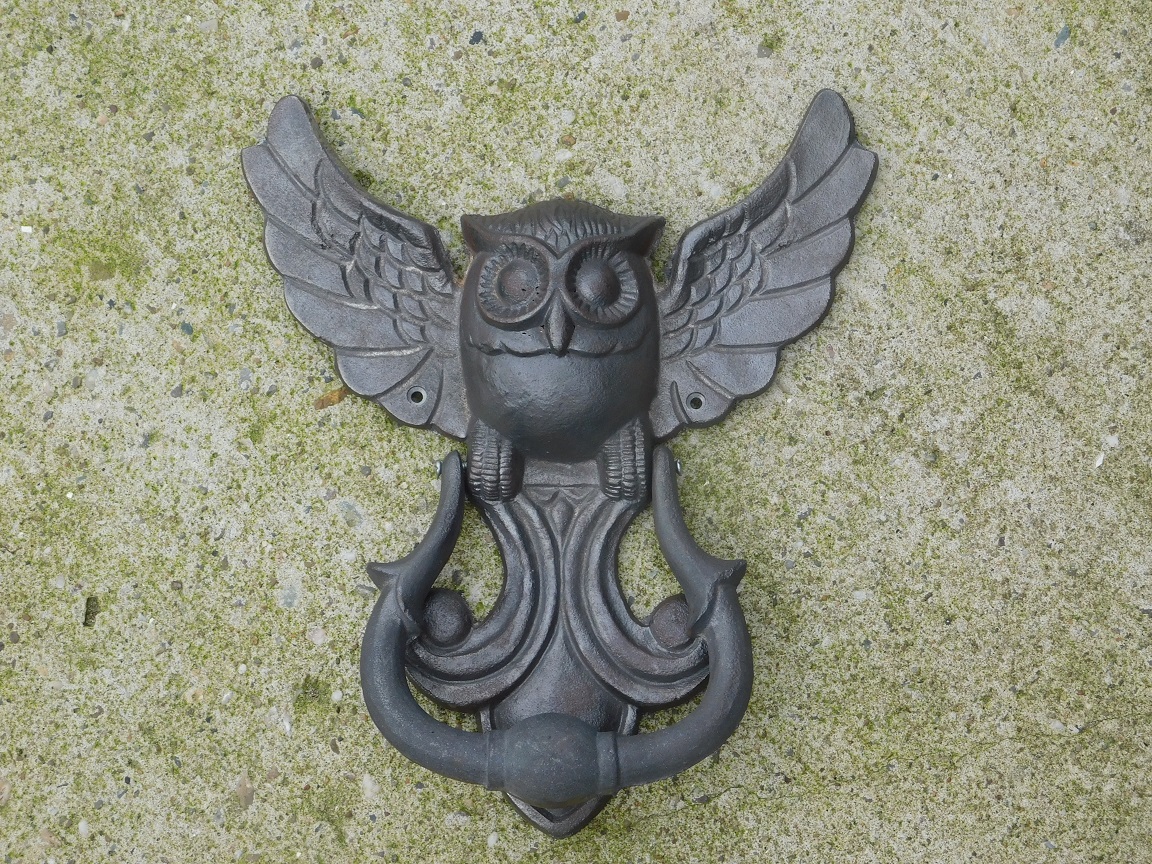 Sturdy door knocker Owl - cast iron - grey