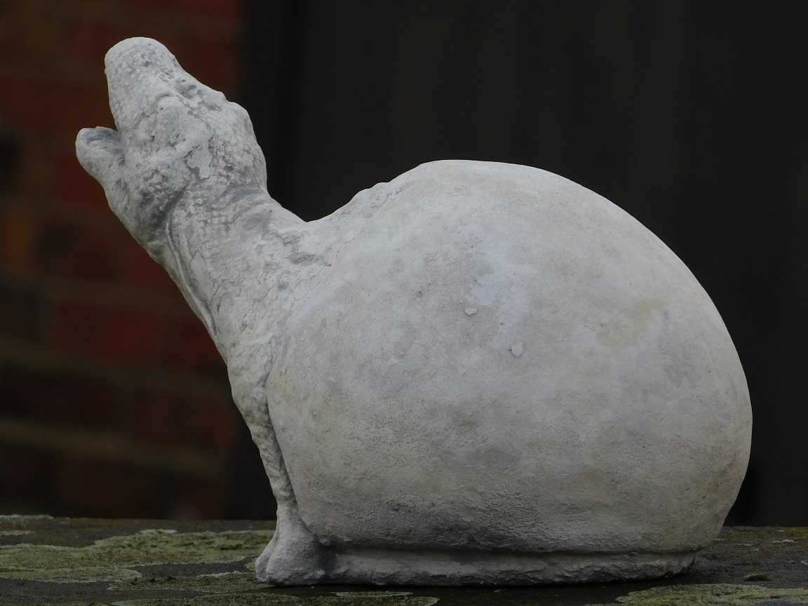 Statue Dino from Egg - Full Stone - White/Grey