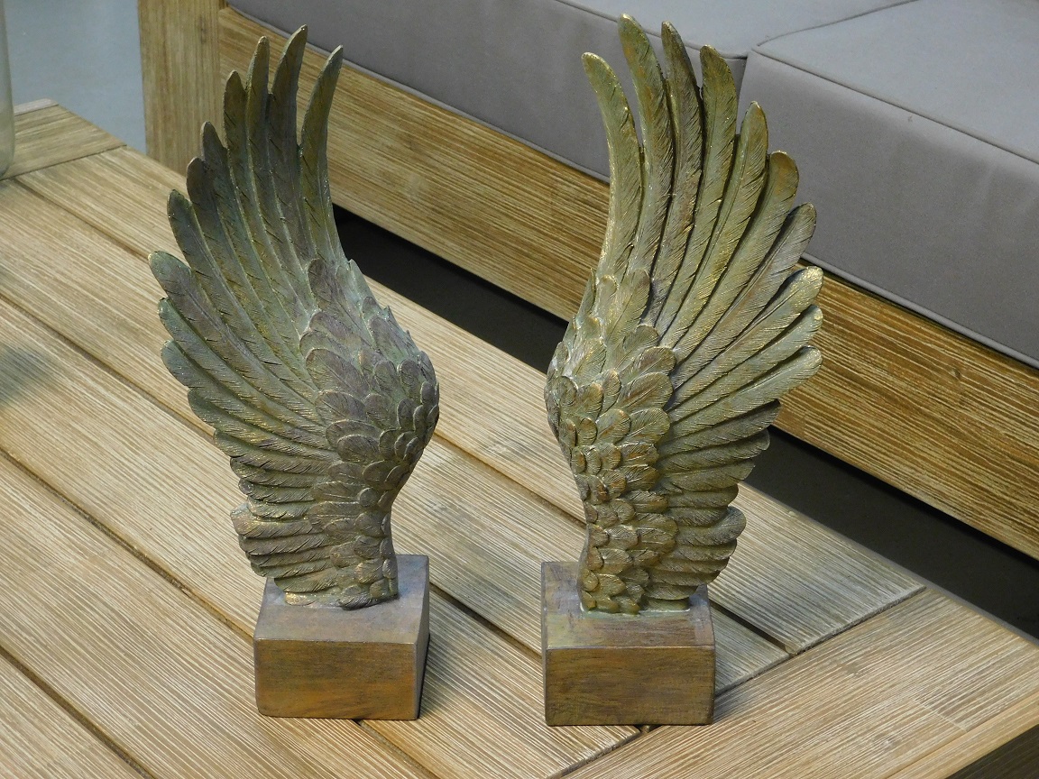 Set of two standing wings - polystone with wooden base