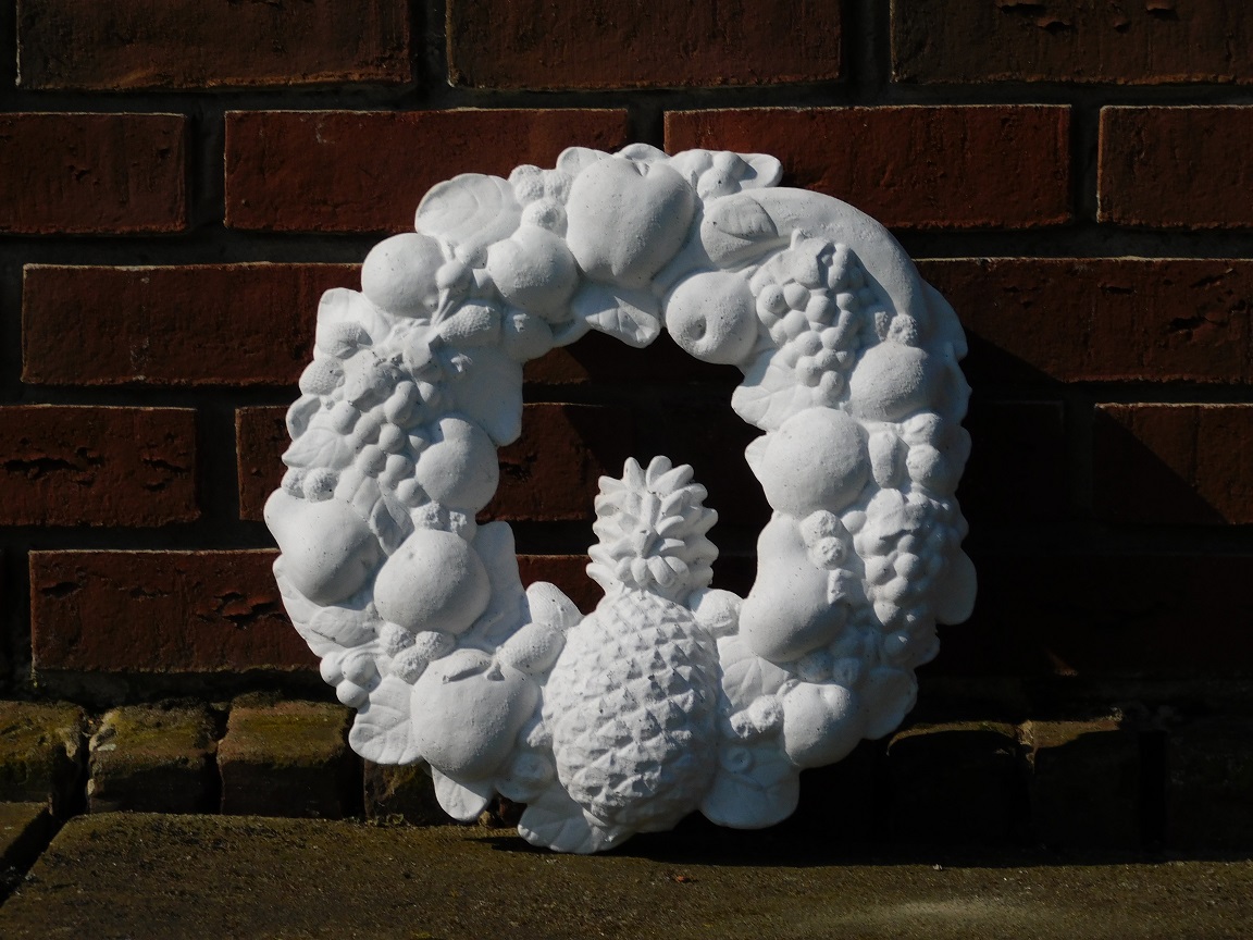 Wall ornament fruit wreath - solid stone