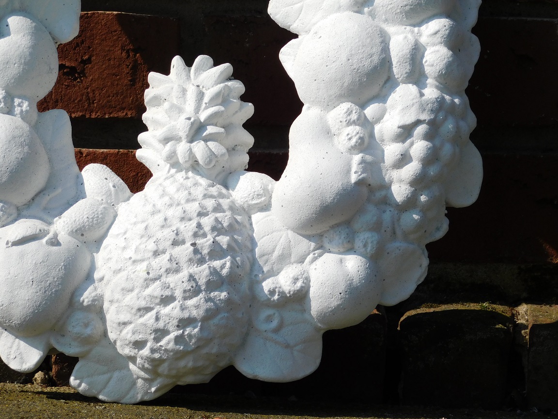 Wall ornament fruit wreath - solid stone