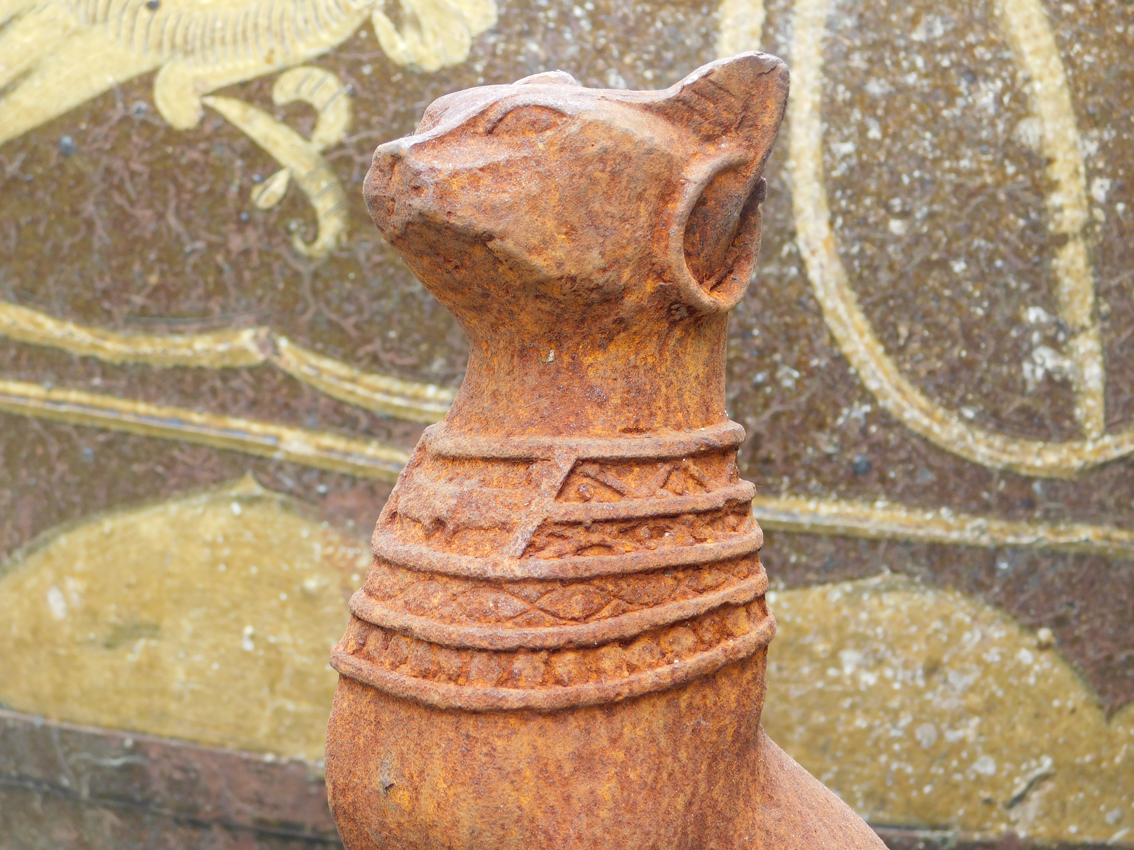Bastet die ägyptische Katzengöttin, Skulptur, Katzenfigur aus Gusseisen, wie antik