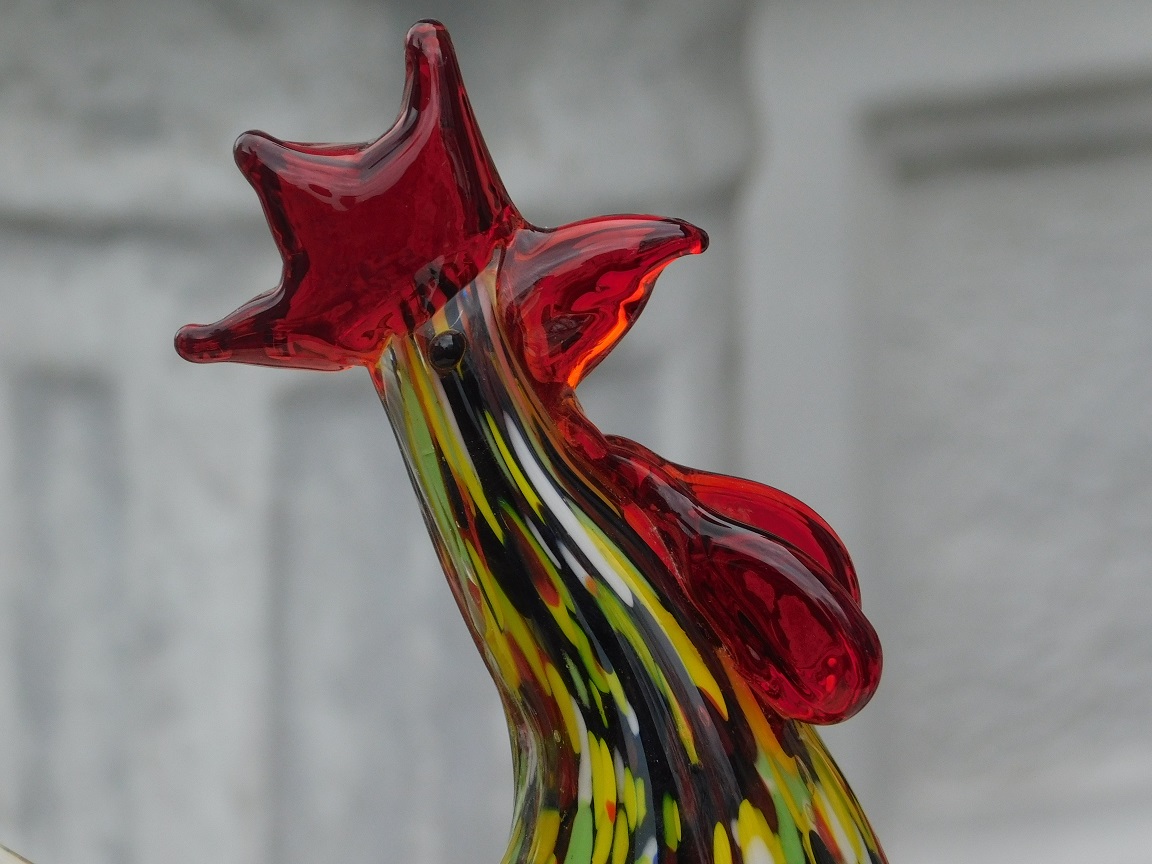 Statue Hahn aus Glas - in Farbe
