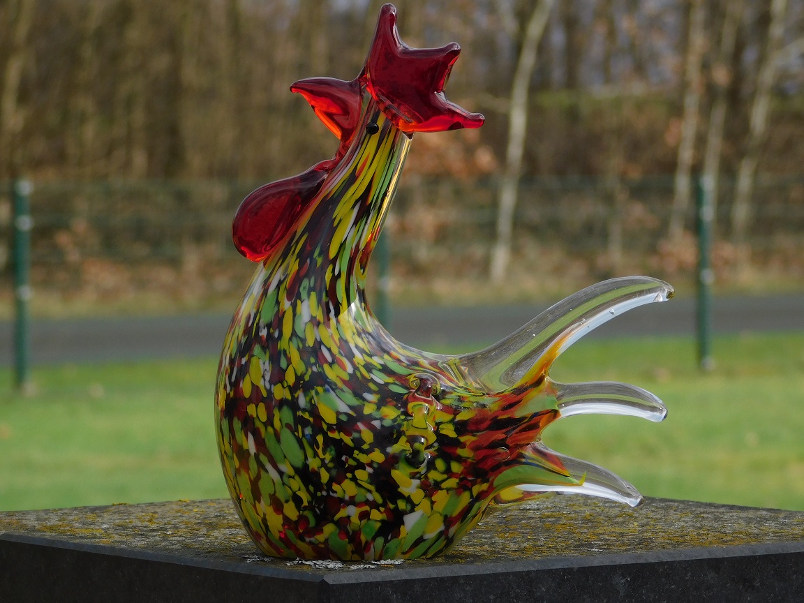 Statue Rooster of glass - in colour