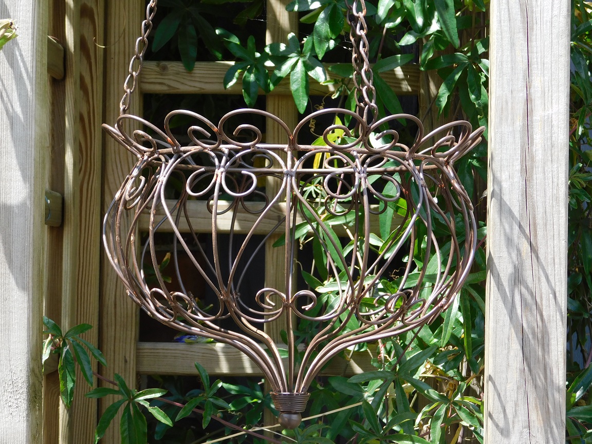 Hanging basket with wall hook - dark brown with rust - vintage look