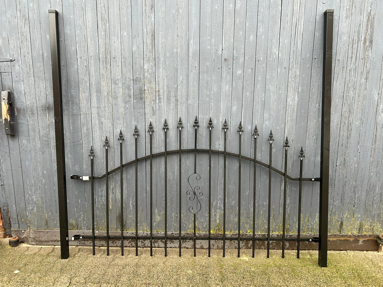 Ornamental fencing - garden fence - powder-coated black
