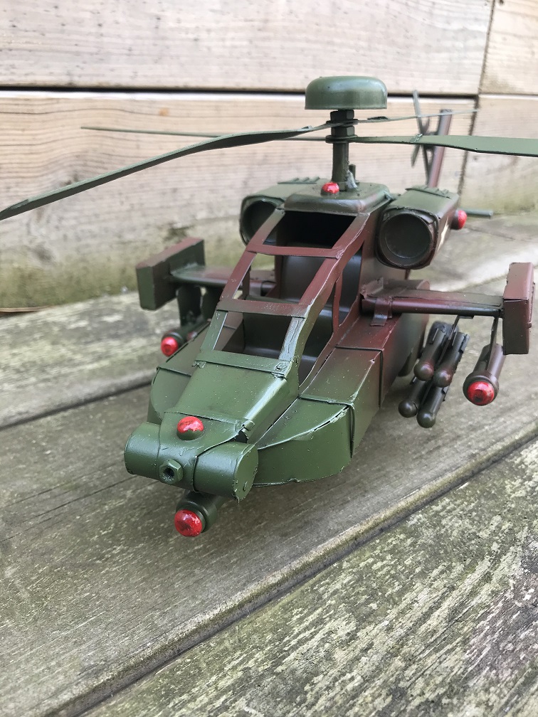 slikken spiritueel vooroordeel Metalen schaalmodel van een Apache helikopter, gevechtshelikopter -  HANDGEMAAKT.EU