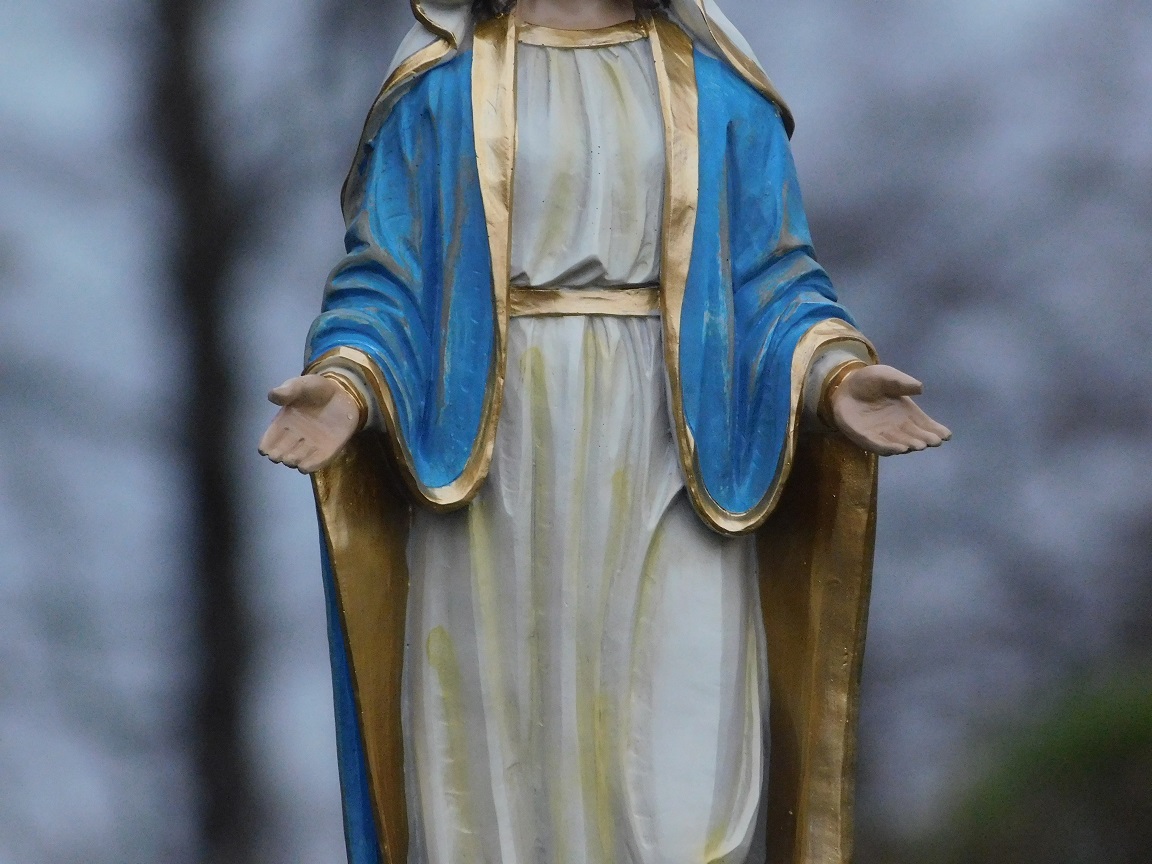 Statue of Holy Mary - polystone - in colour