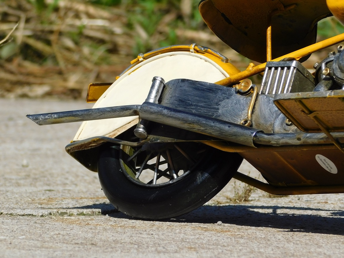 Handmade motorbike - metal - yellow