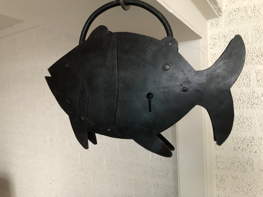 Groot metalen slot in de vorm van een grote vis, geweldig en uniek!!