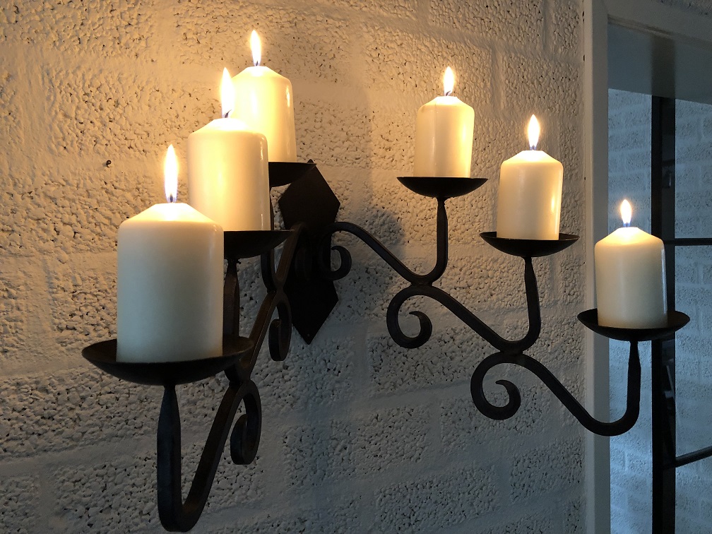 Schöne schmiedeeiserne Wandkerzenhalter für 6 Kerzen, sehr schön!