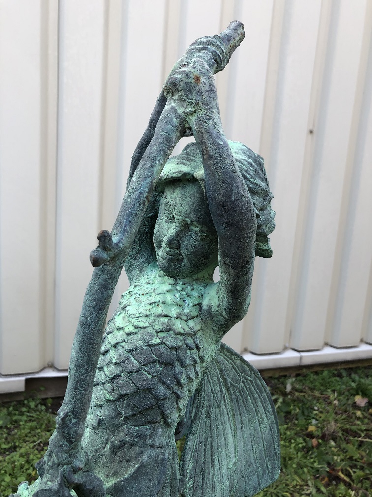 Prachtig engel beeld zittend in green finish cast iron.