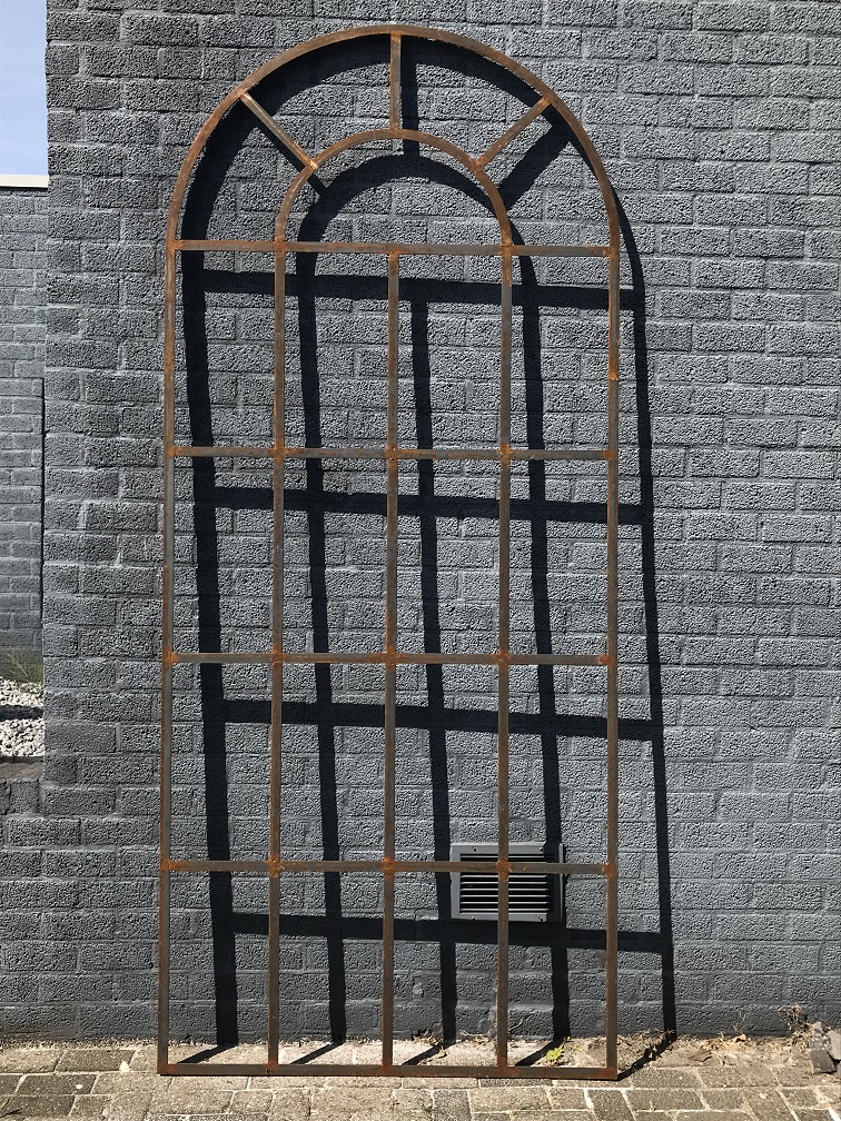 Groot stalraam, om in te bouwen of als wanddecoratie, een exclusief raamvenster