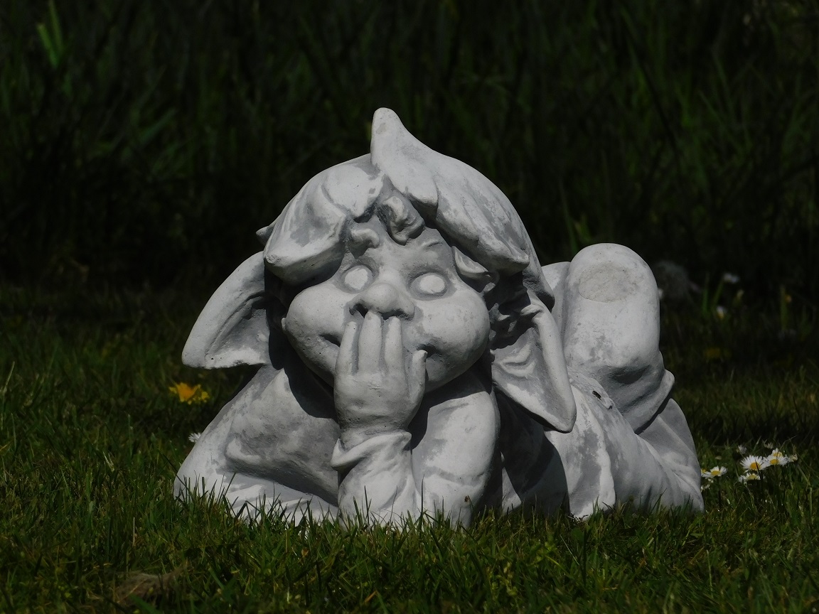 Statue dwarf lying - solid stone