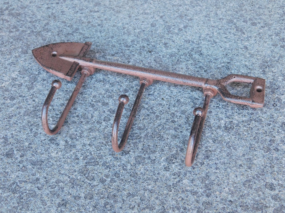 Coathanger shovel - cast iron - brown
