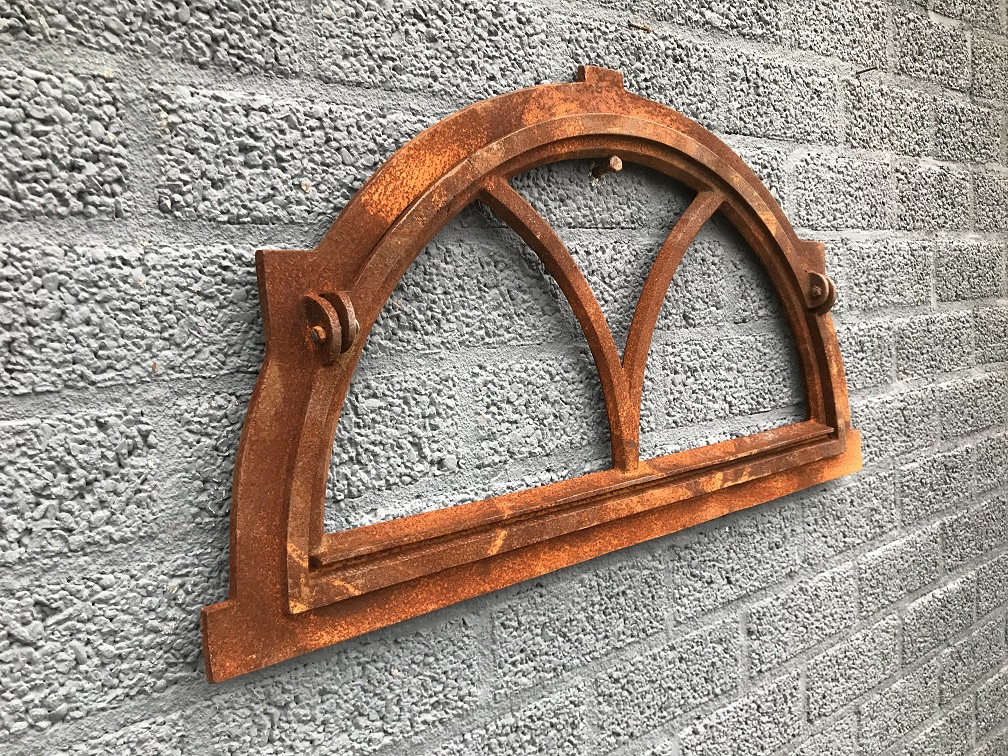 Cast iron stable window V-half round, swing window