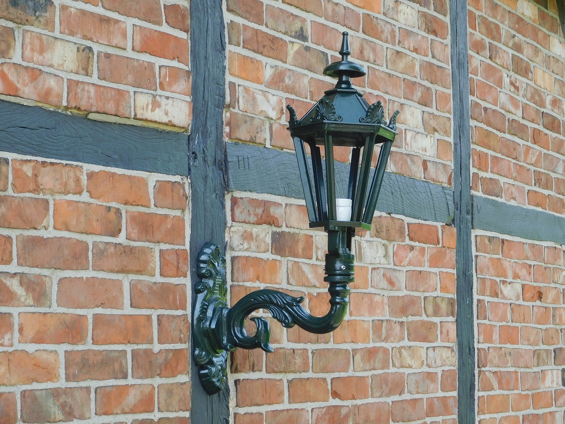 Classic Wall Lamp M - Alu - Dark Green - Ceramic Burner
