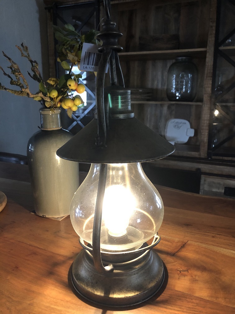 Prachtige tafellamp-olielampvorm klassiek-rond glas-metaal koper look.